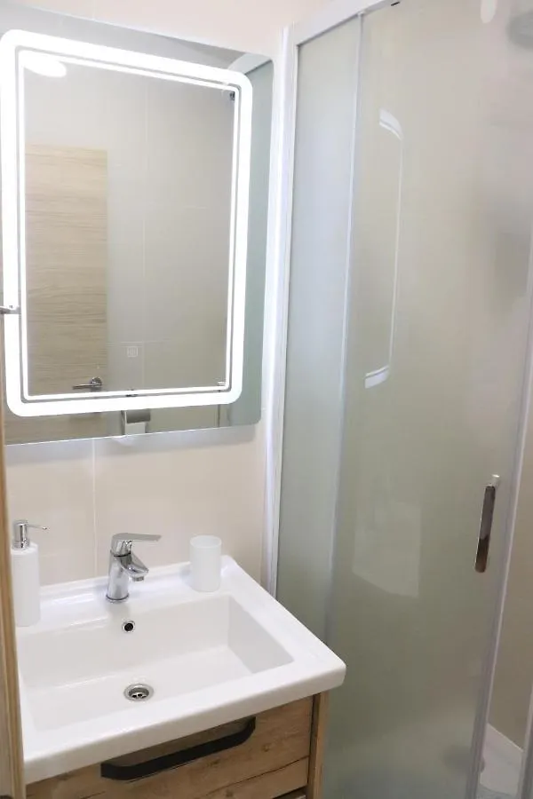 Apartment Mary- 2 Free Parking, Near Mall Of Split