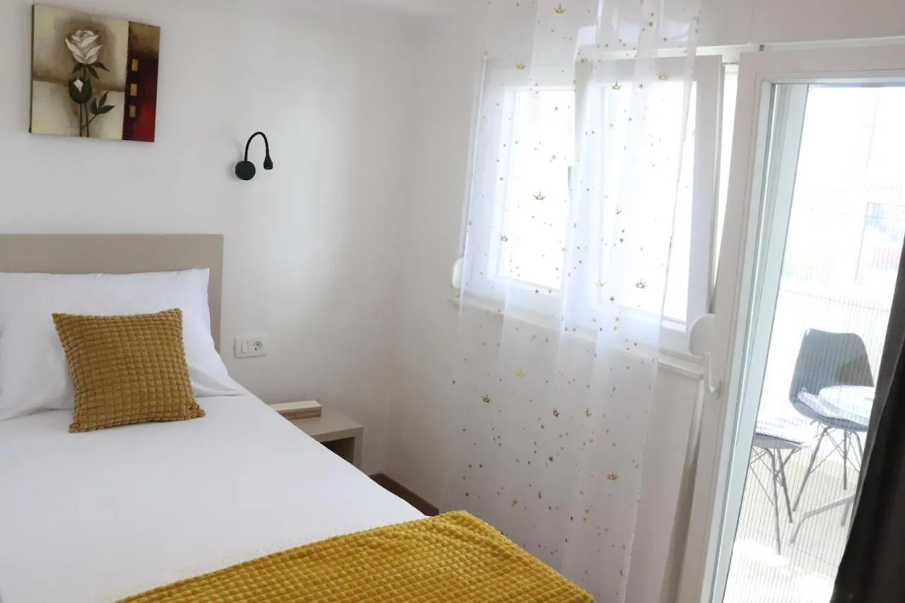Apartment Mary- 2 Free Parking, Near Mall Of Split