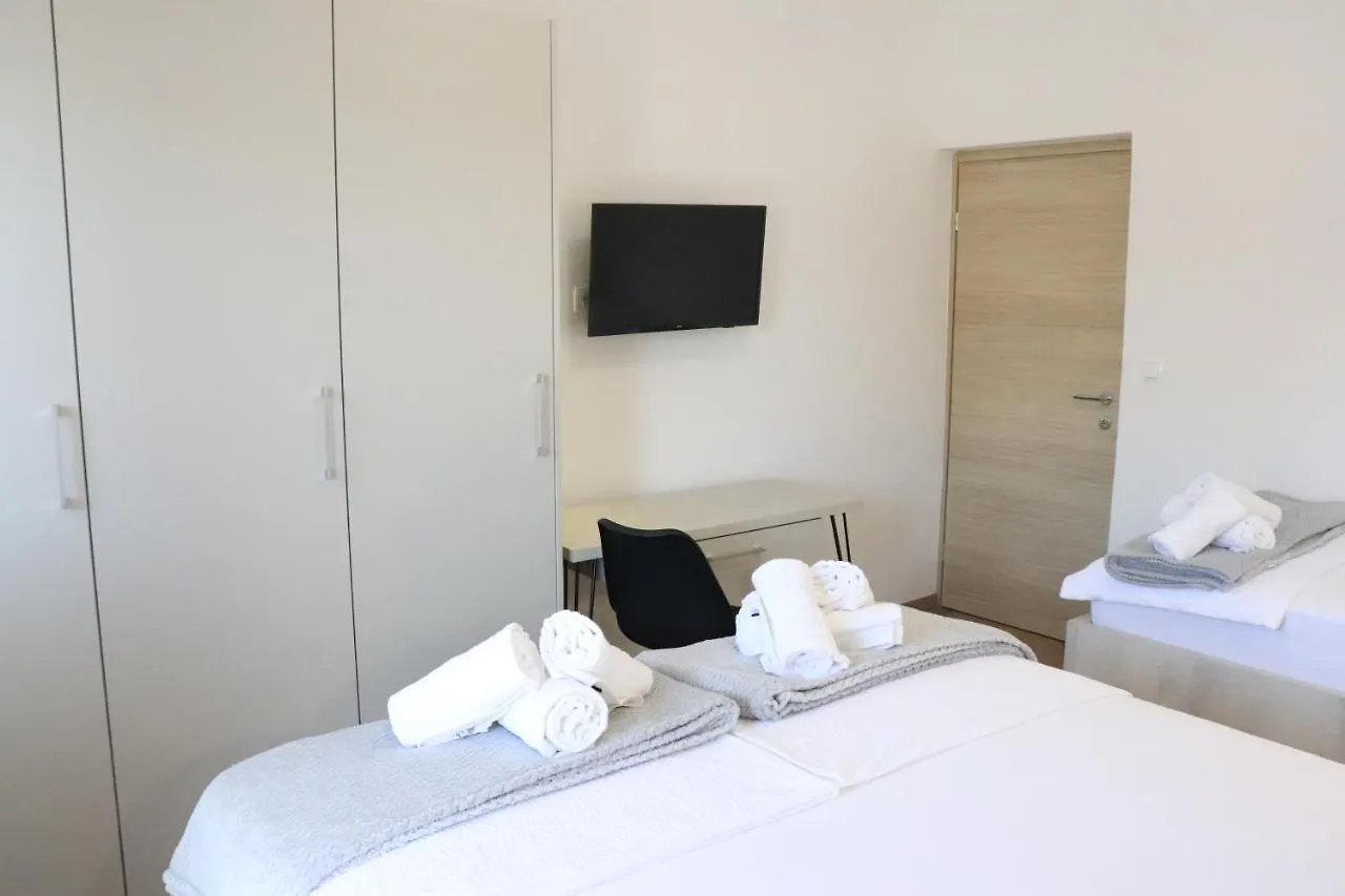 Apartment Mary- 2 Free Parking, Near Mall Of Split