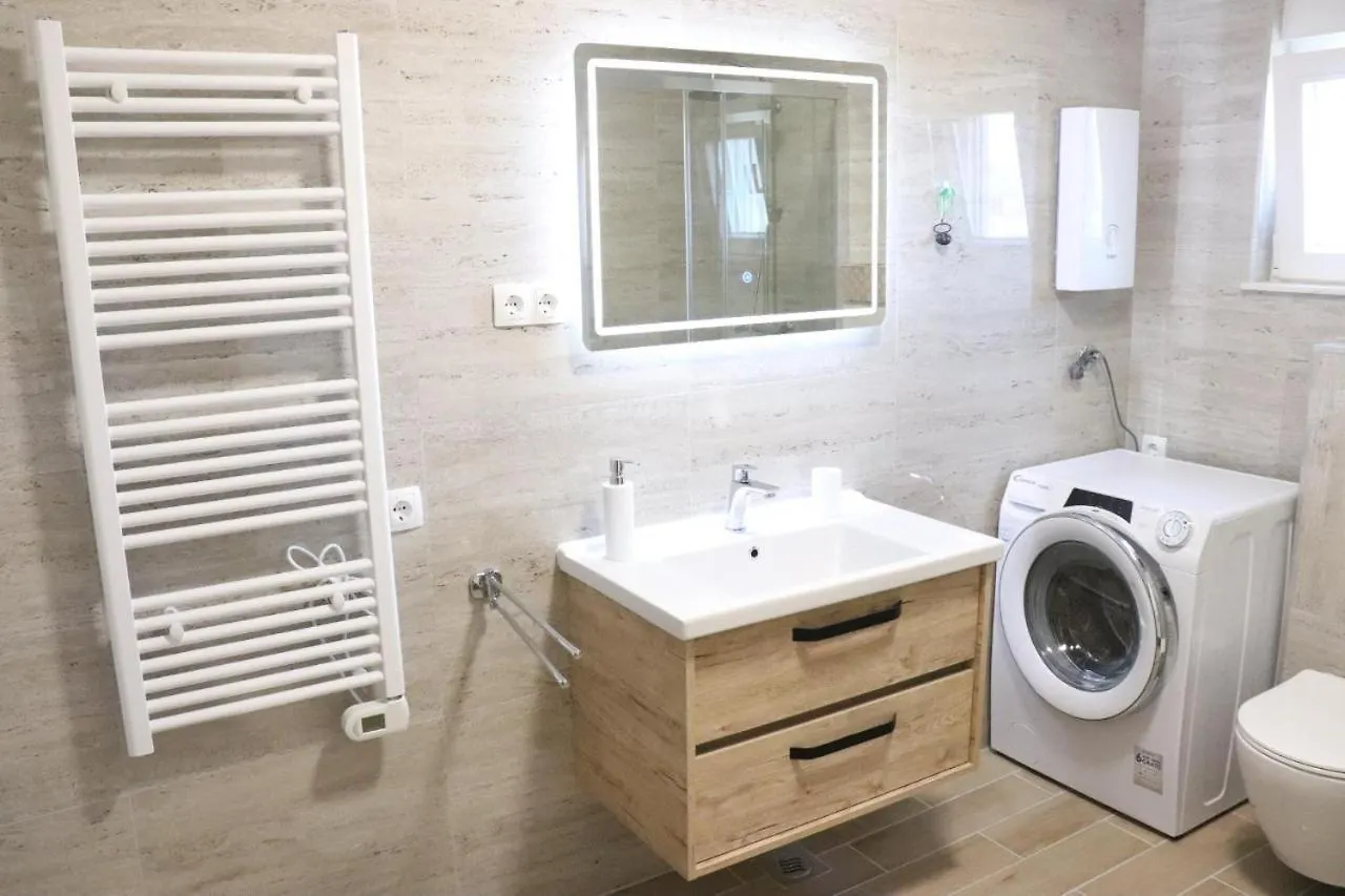 Apartment Mary- 2 Free Parking, Near Mall Of Spalato 0*,