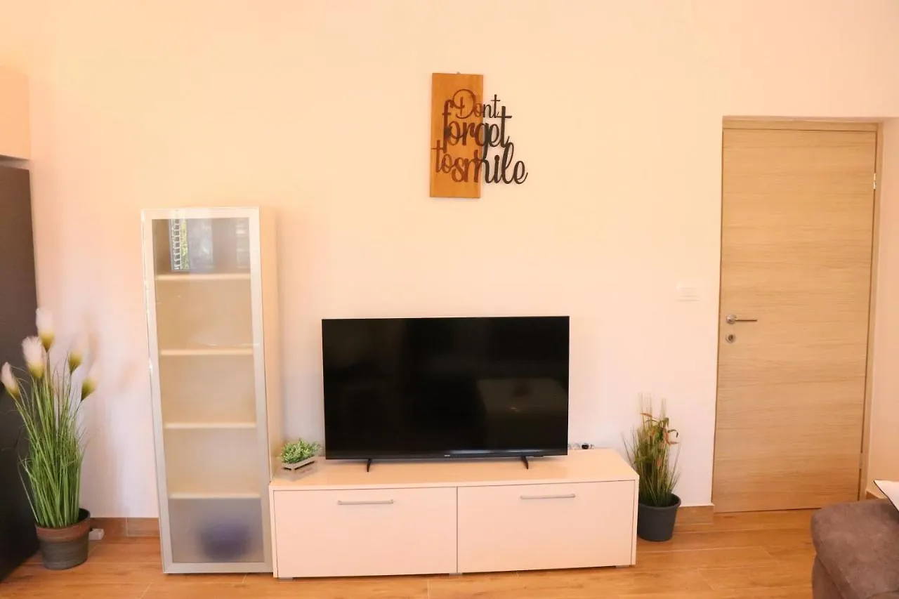 Apartment Mary- 2 Free Parking, Near Mall Of Split