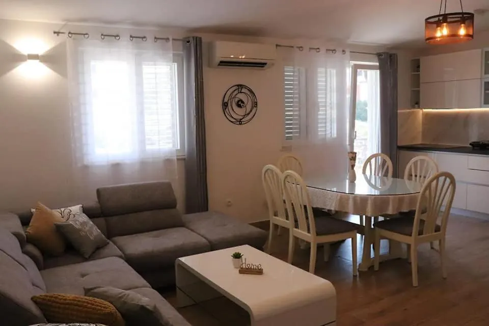 Apartment Mary- 2 Free Parking, Near Mall Of Split