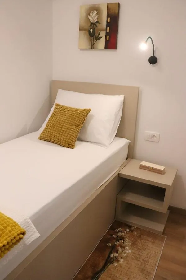 Apartment Mary- 2 Free Parking, Near Mall Of Split 0*,