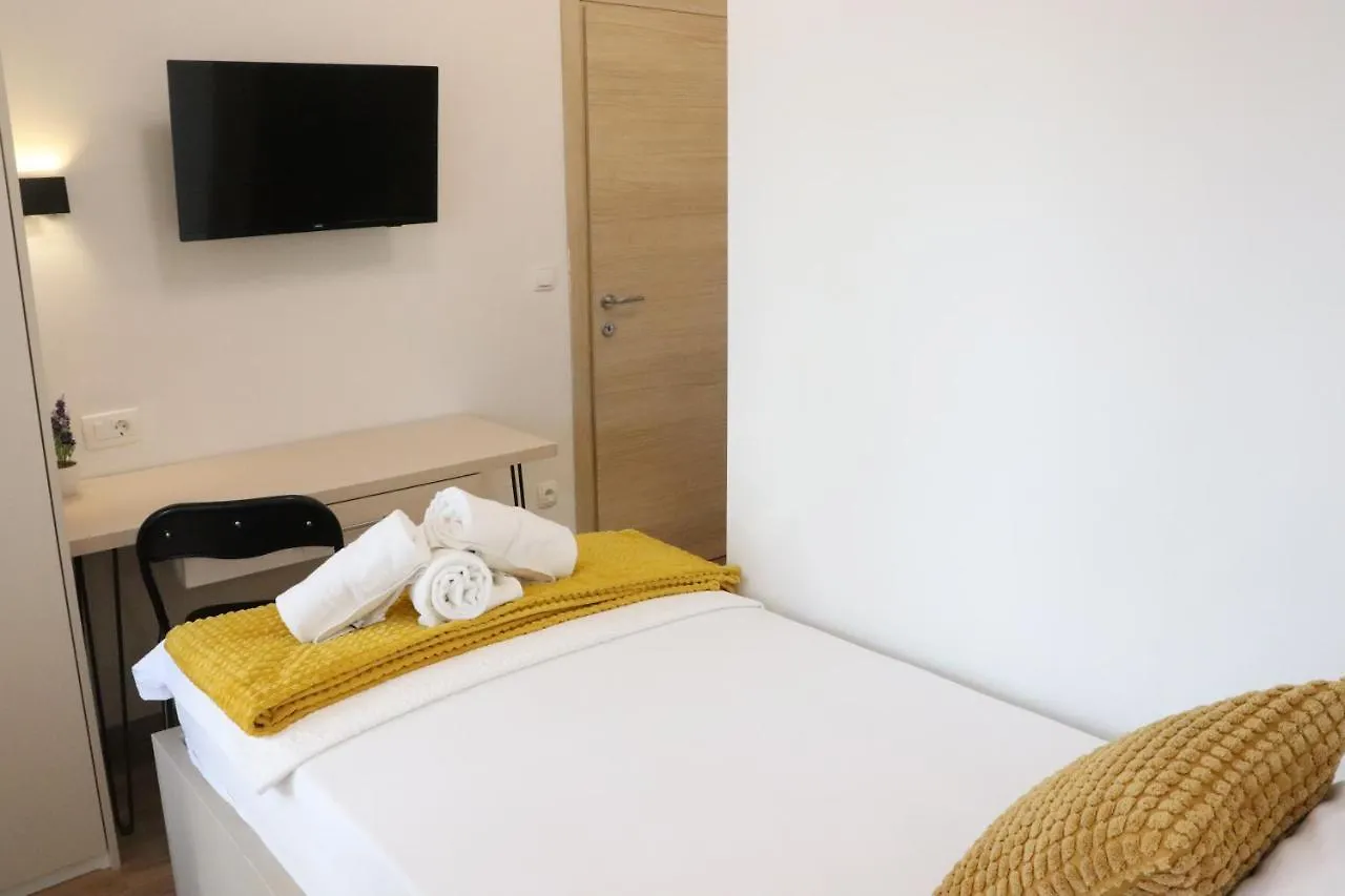 Apartment Mary- 2 Free Parking, Near Mall Of Split
