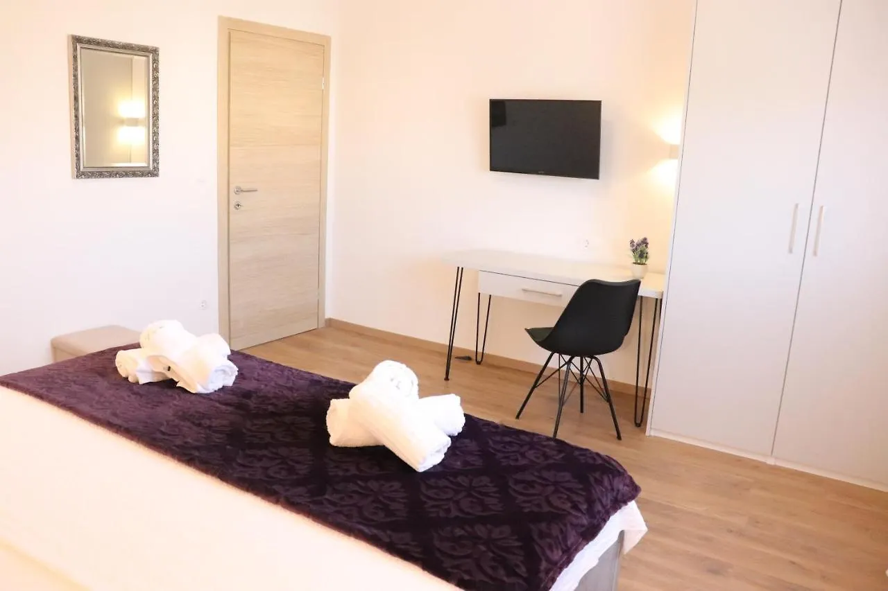 Apartment Mary- 2 Free Parking, Near Mall Of Split Croatia
