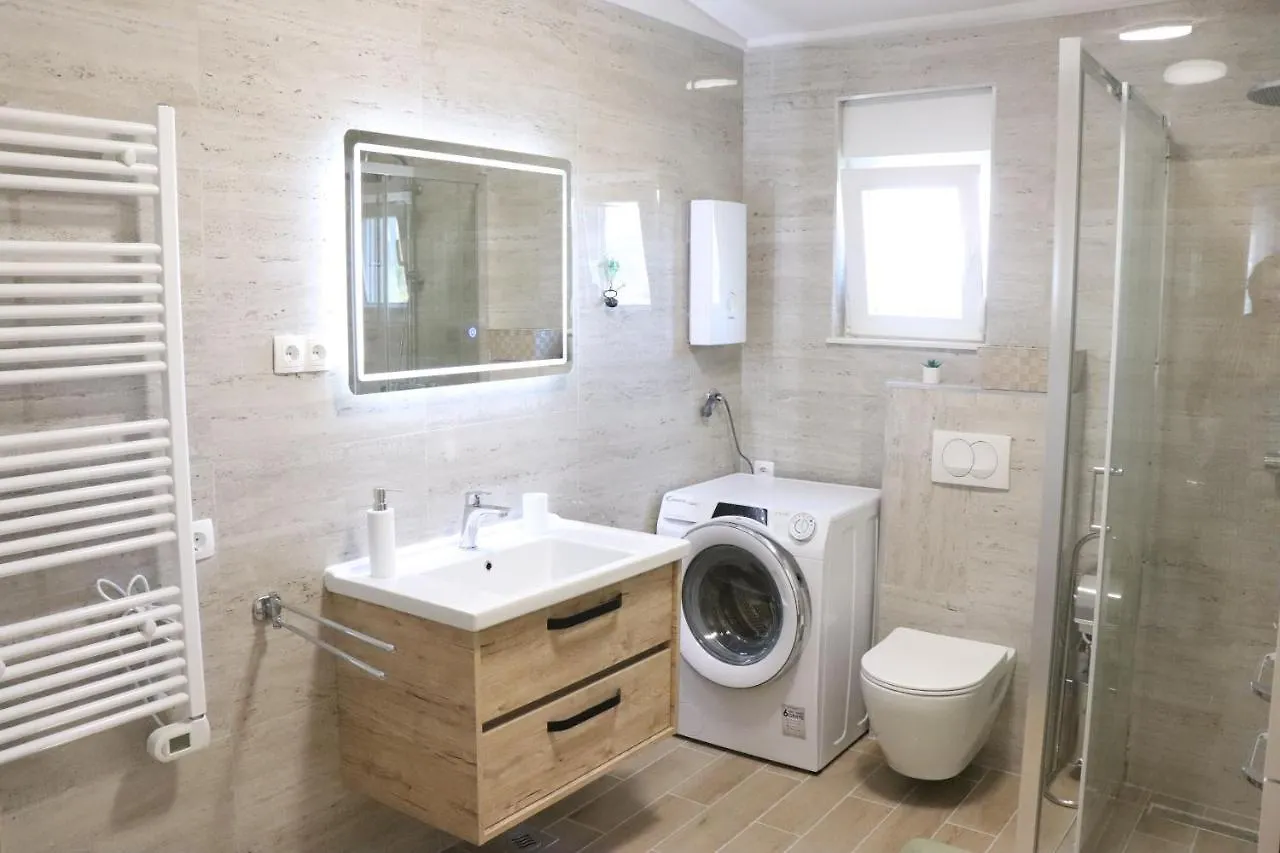 Apartment Mary- 2 Free Parking, Near Mall Of Split