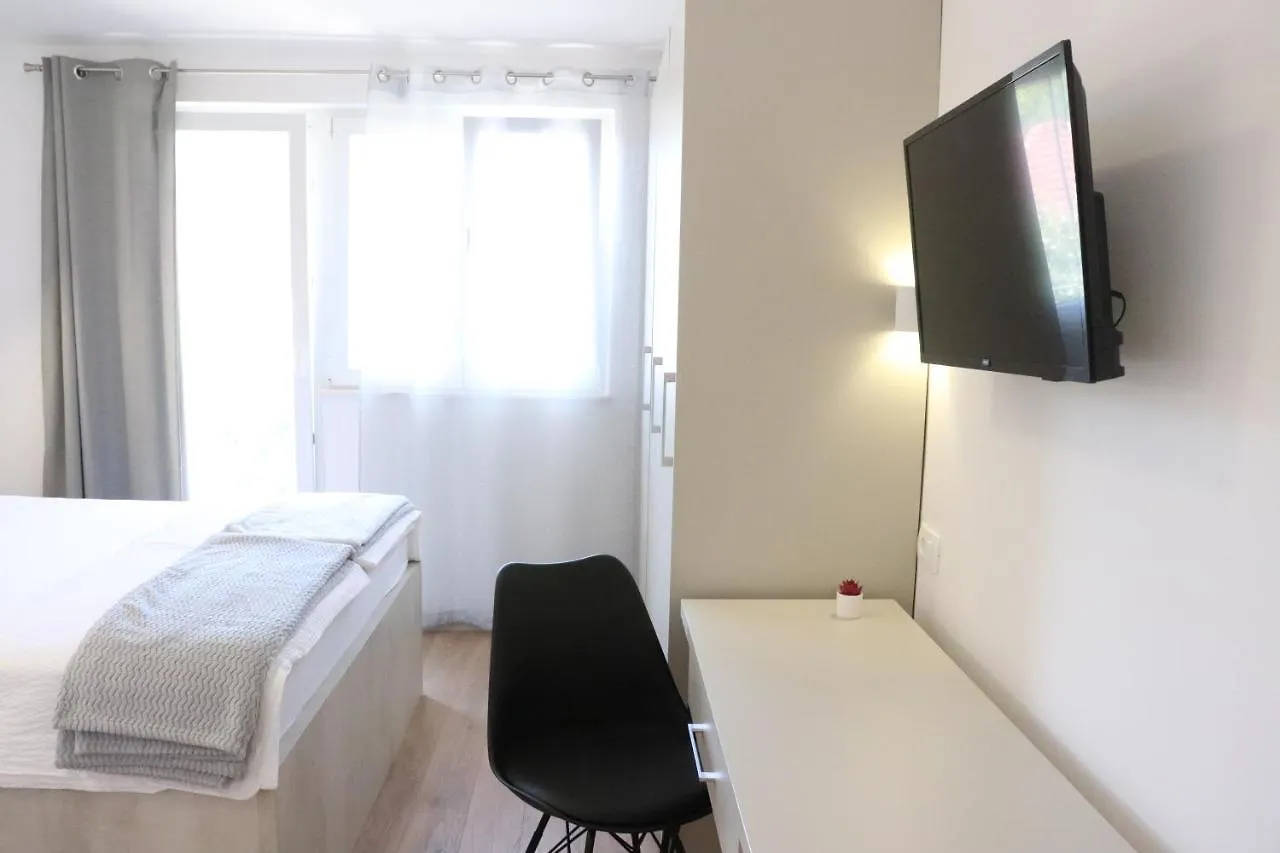 Apartment Mary- 2 Free Parking, Near Mall Of Split