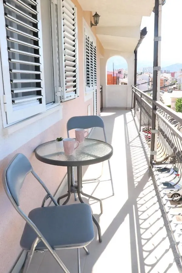 Apartment Mary- 2 Free Parking, Near Mall Of Split