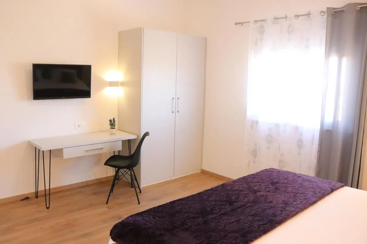 Apartment Mary- 2 Free Parking, Near Mall Of Split 0*,