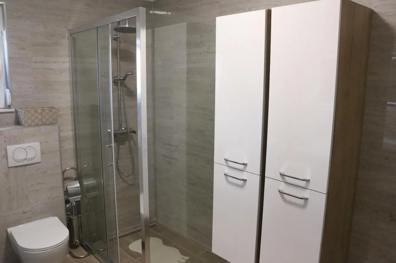 Apartment Mary- 2 Free Parking, Near Mall Of Split
