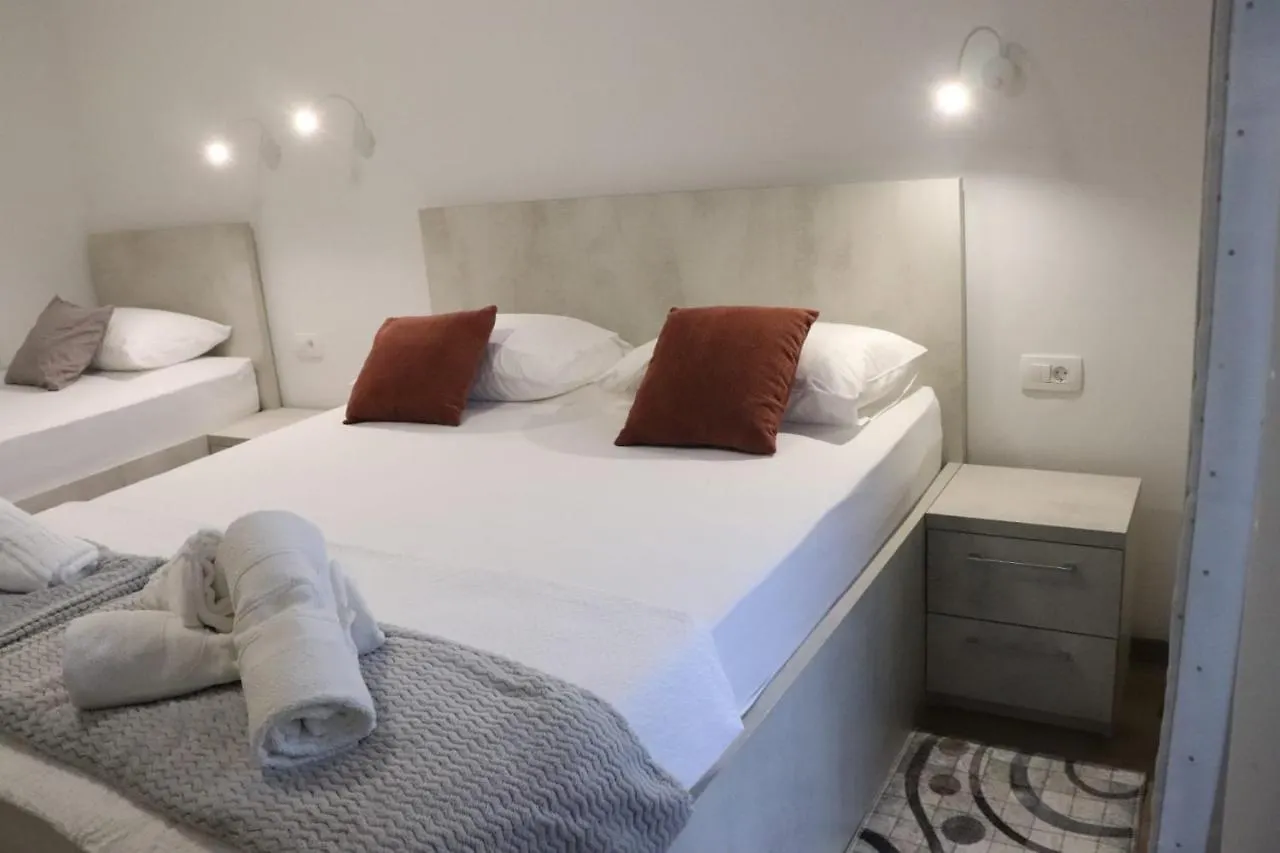 Apartment Mary- 2 Free Parking, Near Mall Of Split Croatia