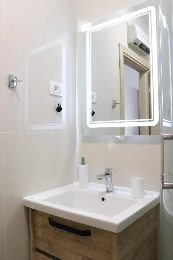 Apartment Mary- 2 Free Parking, Near Mall Of Split Croatia