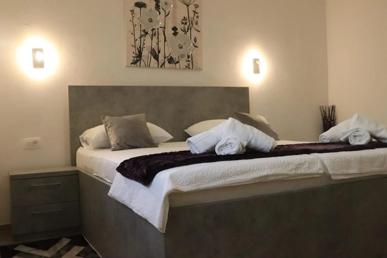 Apartment Mary- 2 Free Parking, Near Mall Of Split