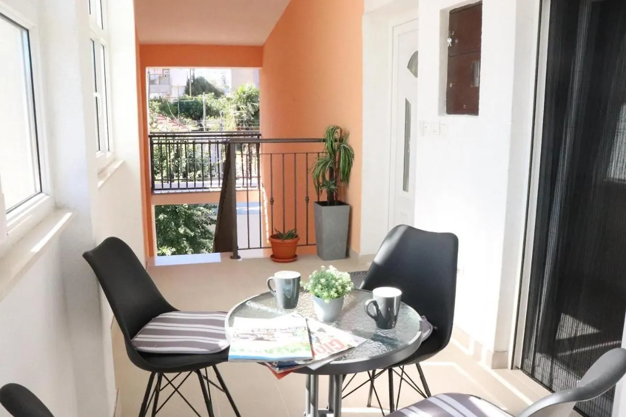 Apartment Mary- 2 Free Parking, Near Mall Of Split